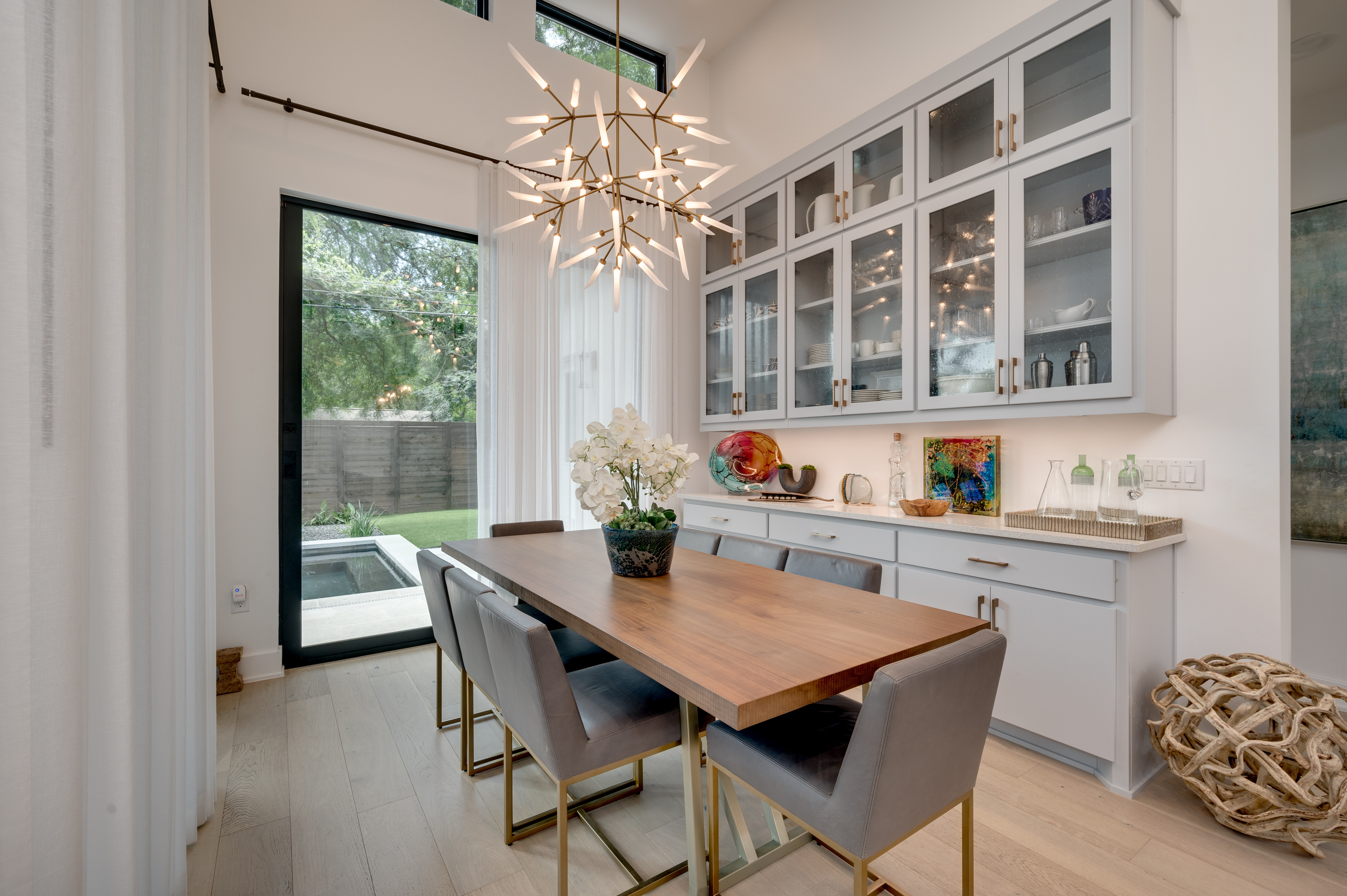 Above Austin Bella | Photo 27