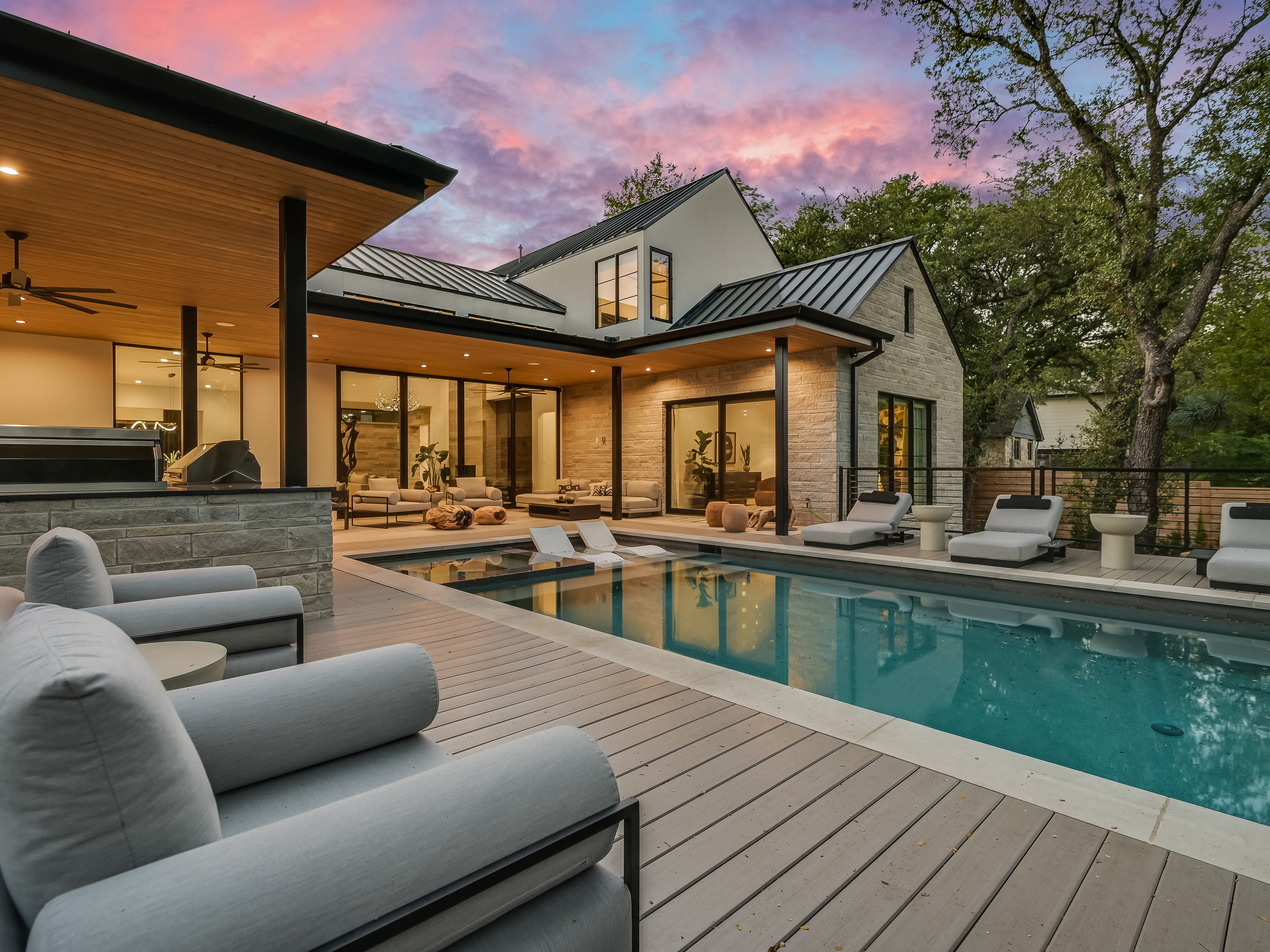 Above Austin Platinum | Photo 7