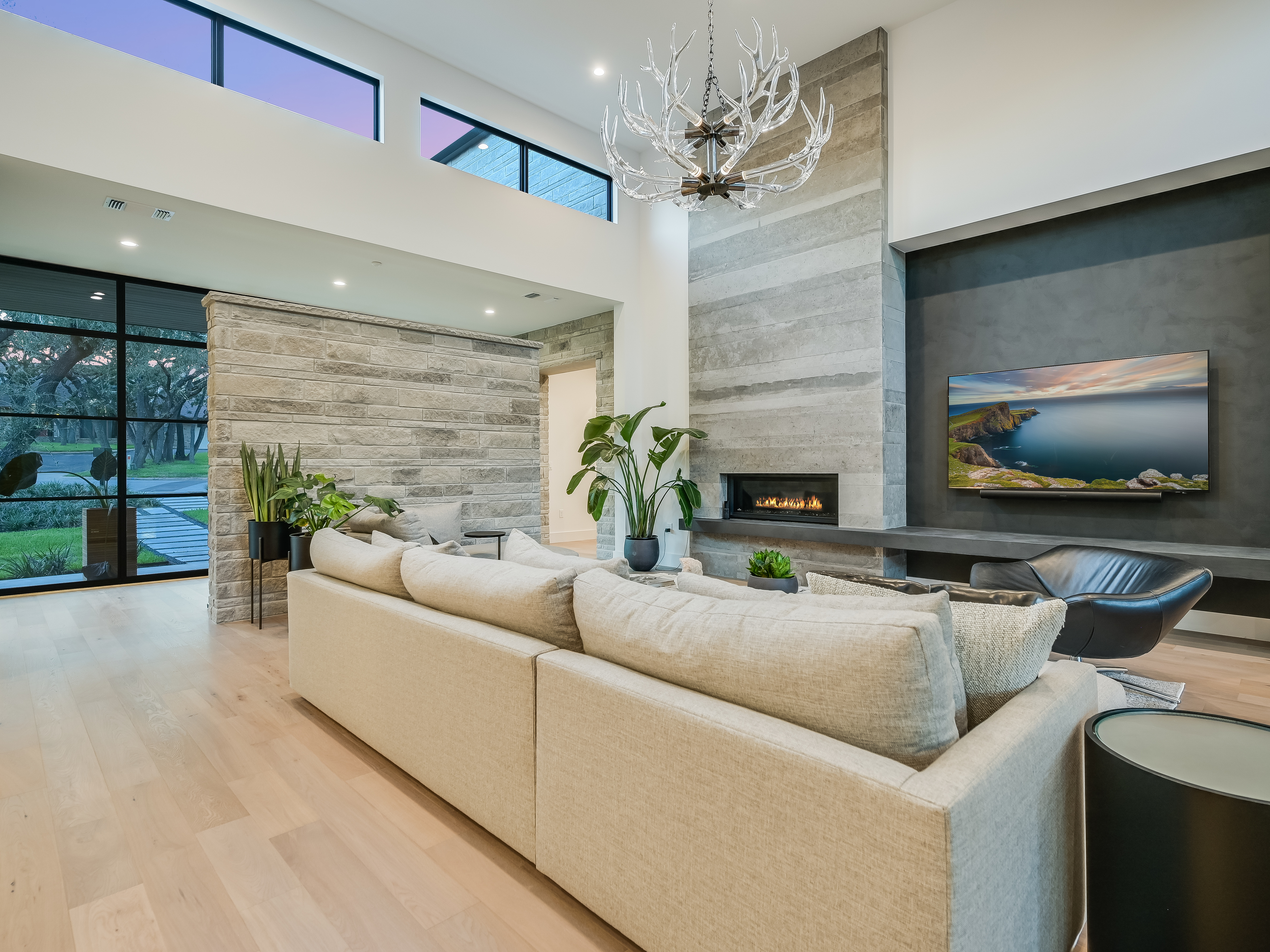 Above Austin Platinum | Photo 15