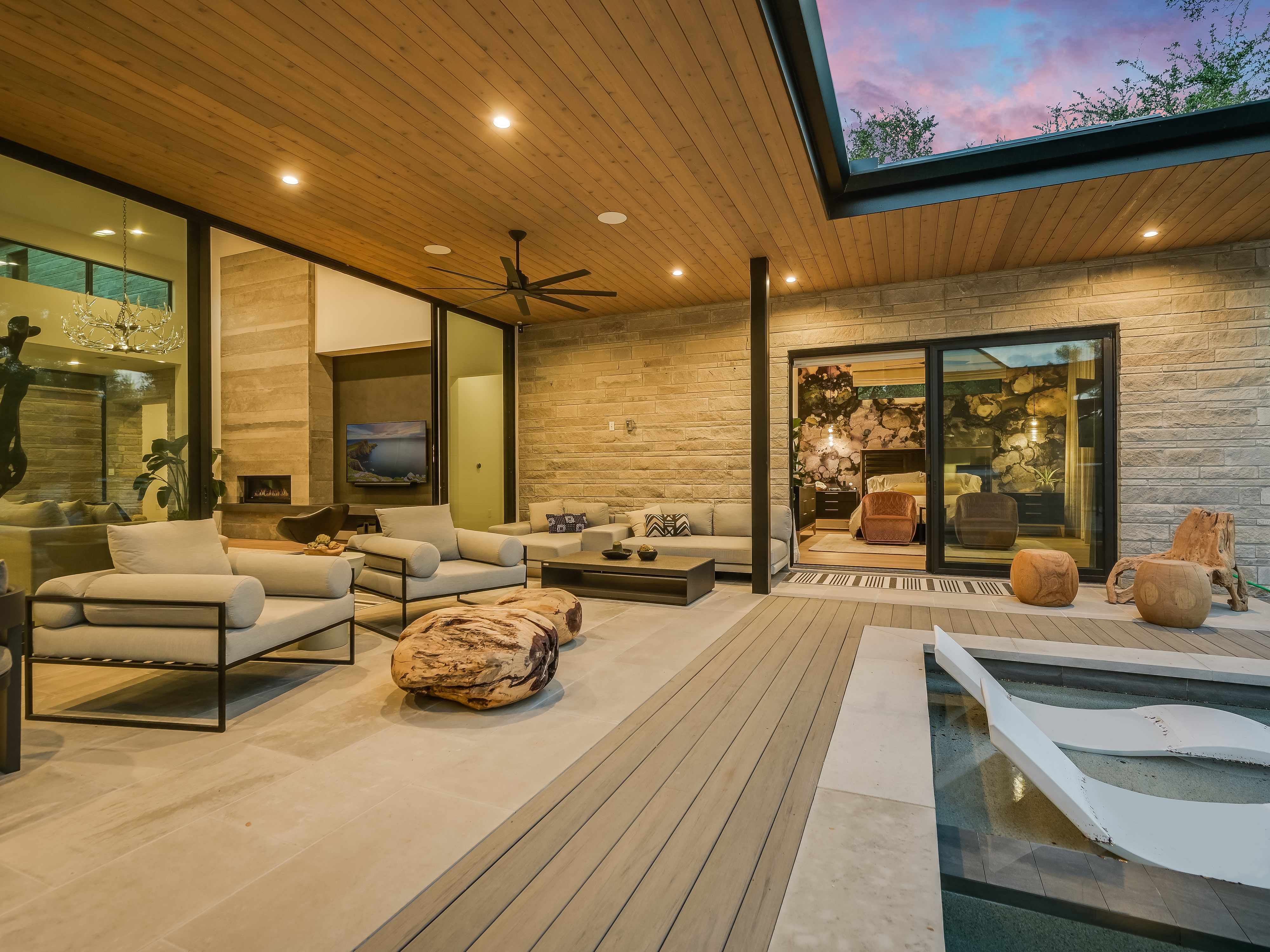 Above Austin Platinum | Photo 2