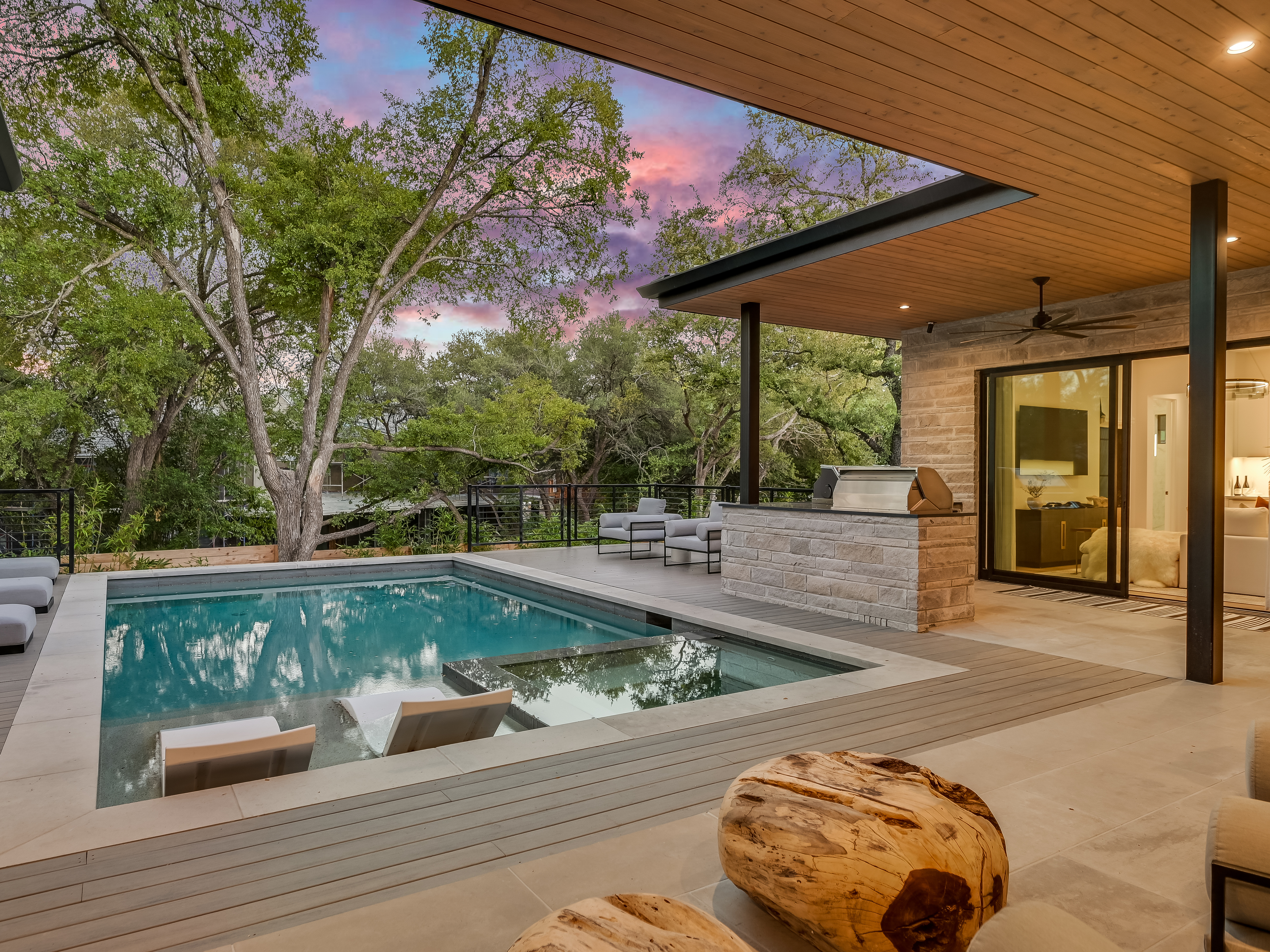 Above Austin Platinum | Photo 3