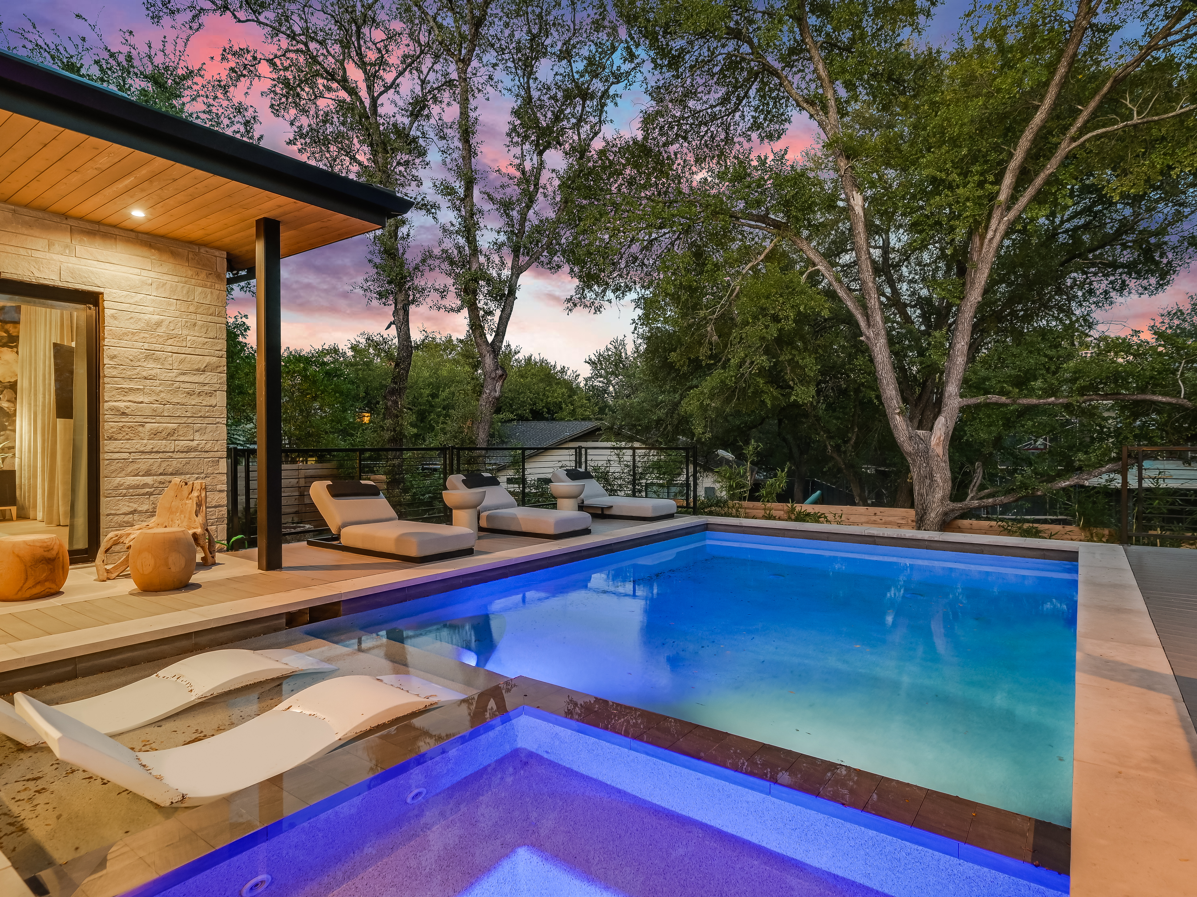 Above Austin Platinum | Photo 6