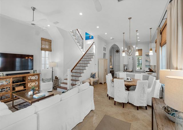 NEWLY RENOVATED!! Tuscan Style Villa-Steps to Town Center/Beach