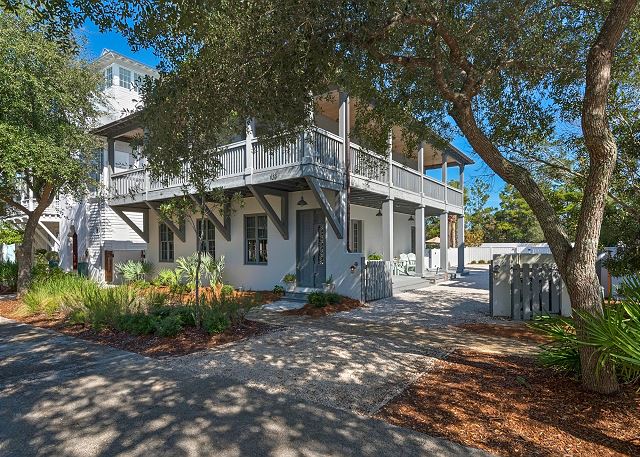 Getaway Oasis-Private Beach/Pool Access-4 Bikes-Parking 4 Bedrooms Sleeps 10