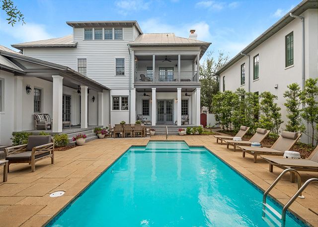 Stunning Remodel-Private Beach/Pool Access-Resort Style Oasis--4 Bikes