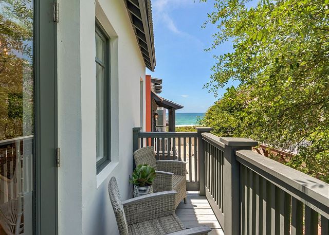 Ultimate Getaway!!! Gulf Views-Stylish Decor- Steps to the Beach-2 Bikes