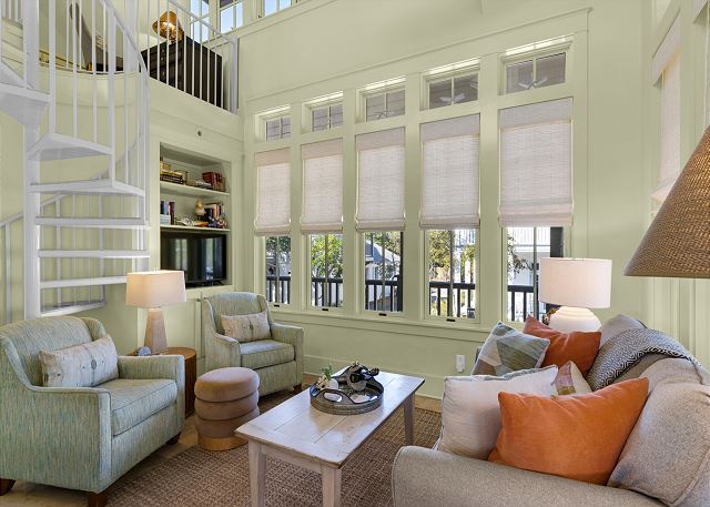 Whimsical Getaway Retreat!!!, Steps to the Beach/Town Center-2 Bikes included