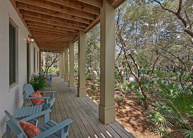 Great Location!! Minute to the Beach -South Side Charmer-4 Bikes Included
