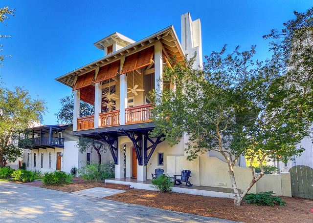 Coastal Chic-Private Beach/Pool Access-Outdoor Courtyard-4 Bikes Included