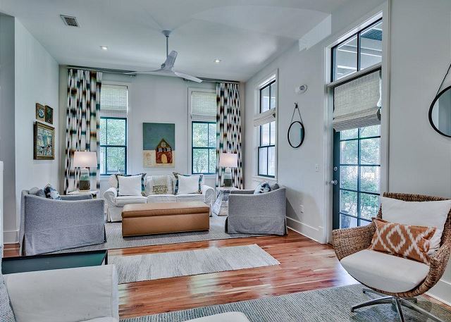 Private Beach/Pool Access-Stylish Decor- Great Family/Outdoor Space -4 Bikes