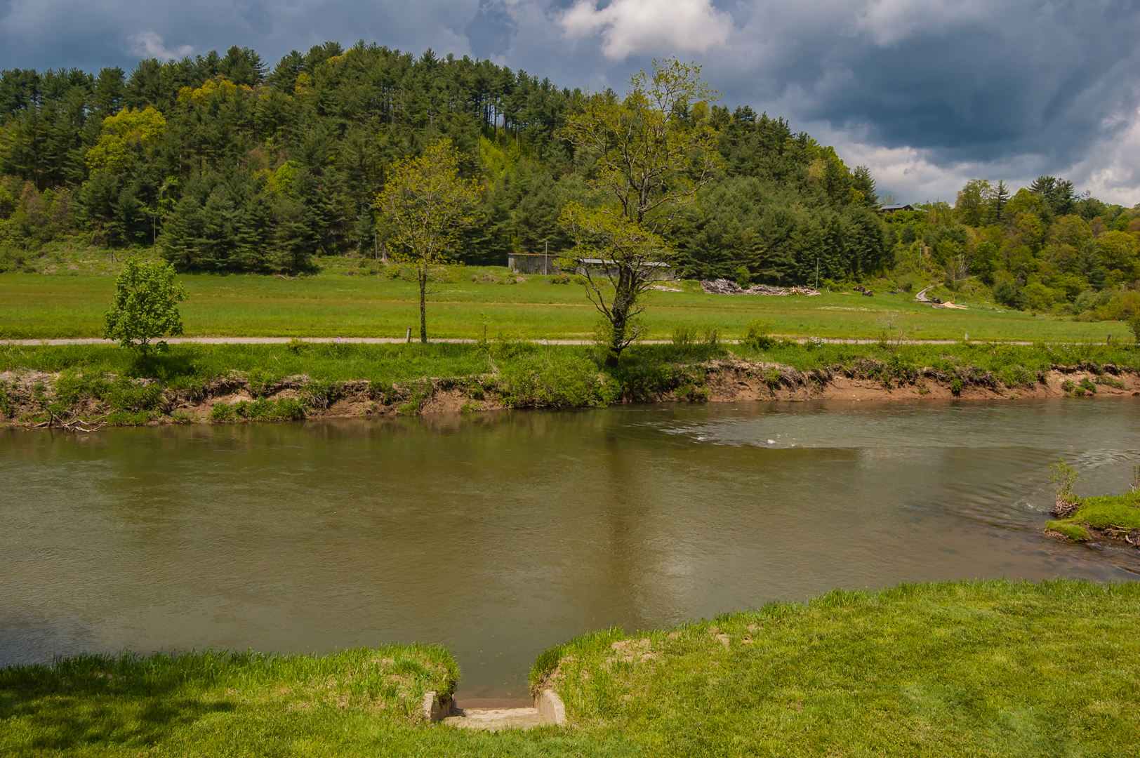 River Rocks Vacation Rental On the New River West Jefferson, NC