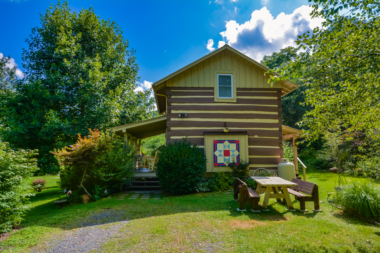 Andy's Riverside Log Cabin Lansing, NC Vacation Rental Stay Blue Ridge