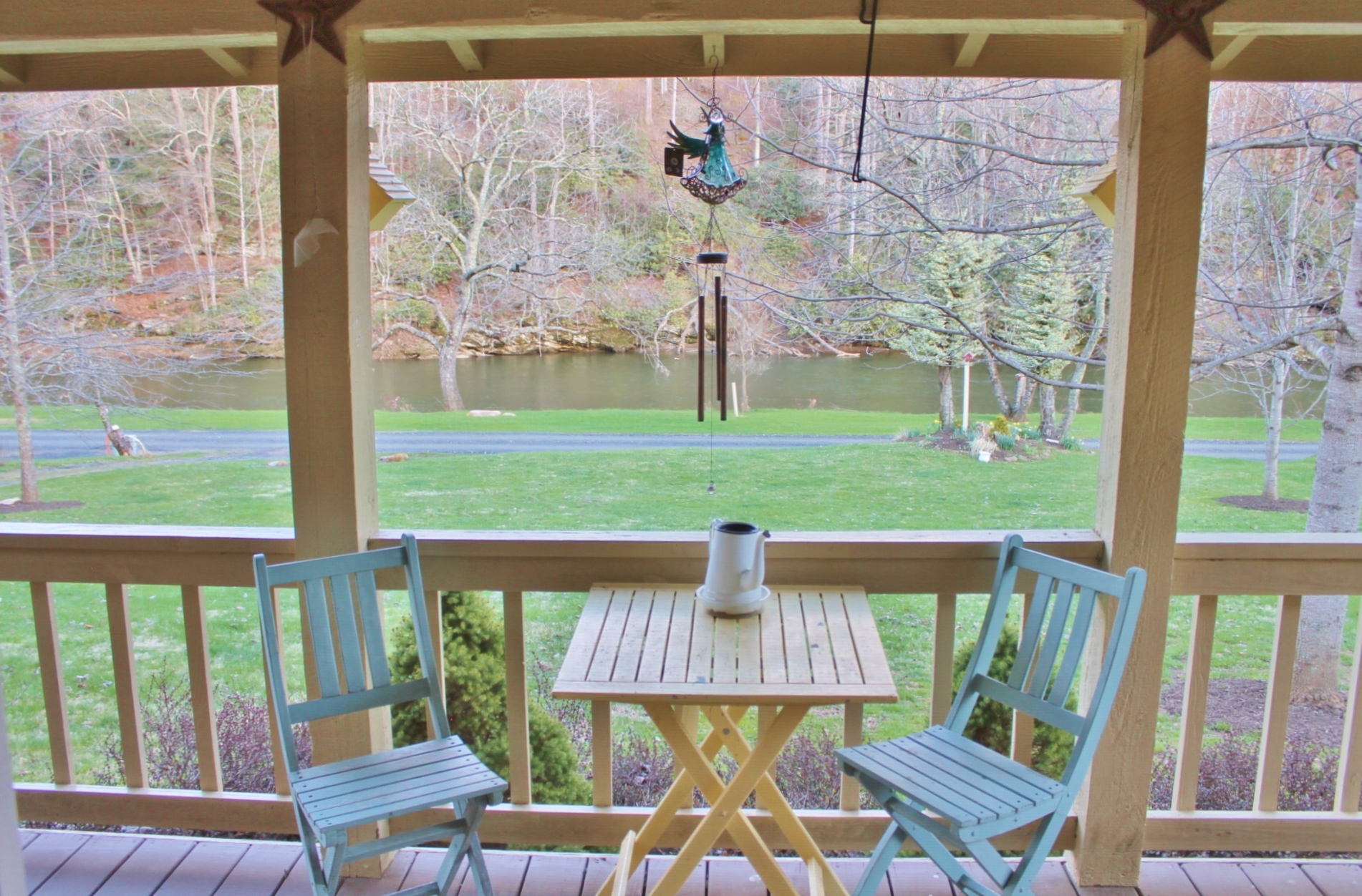 Andy's Riverside Log Cabin Lansing, NC Vacation Rental Stay Blue Ridge