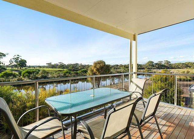 AT BROADBEACH INVERLOCH