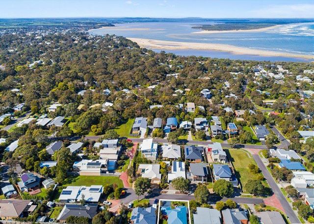 SUPERB QUIET COURT LOCATION