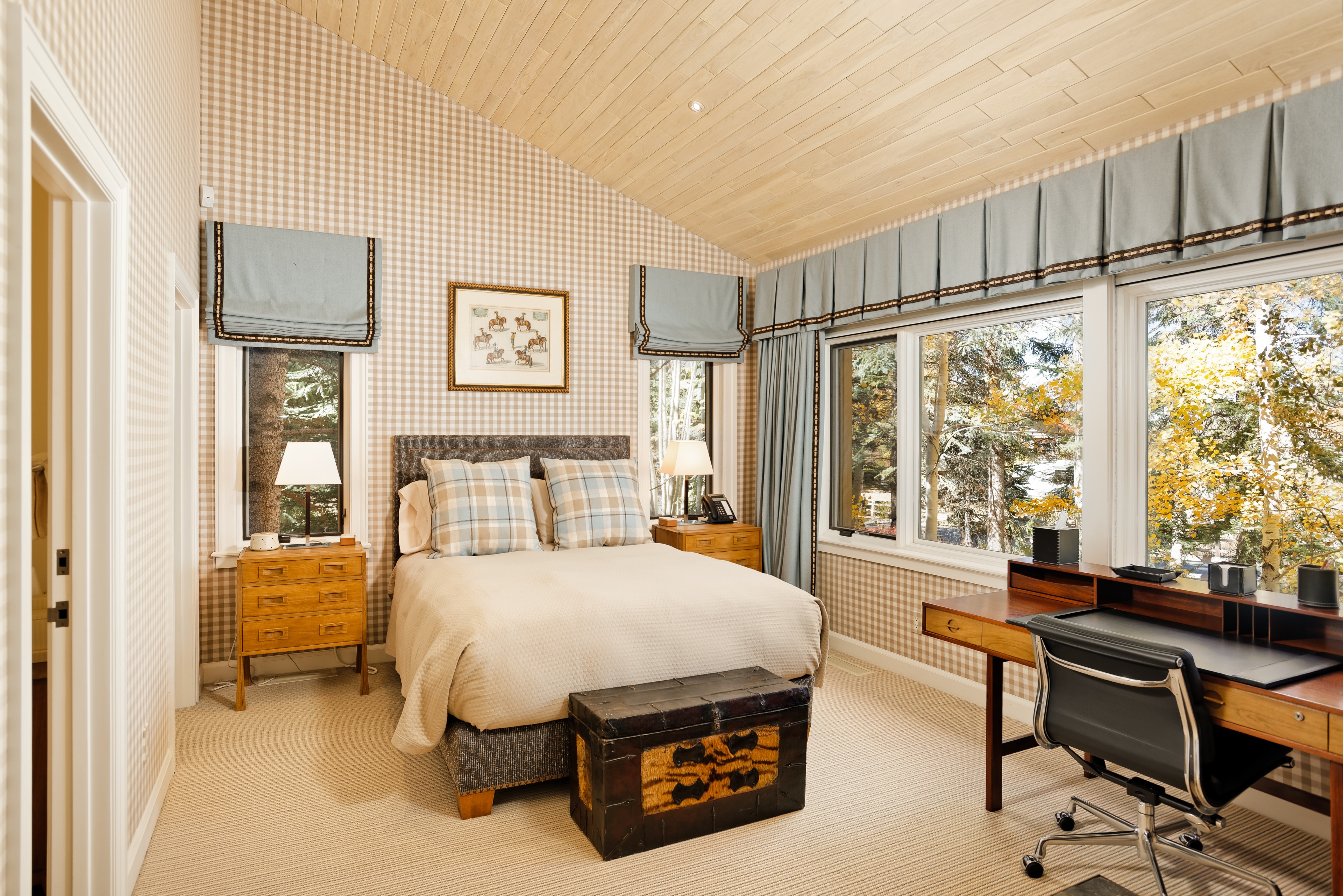 Queen Bedroom