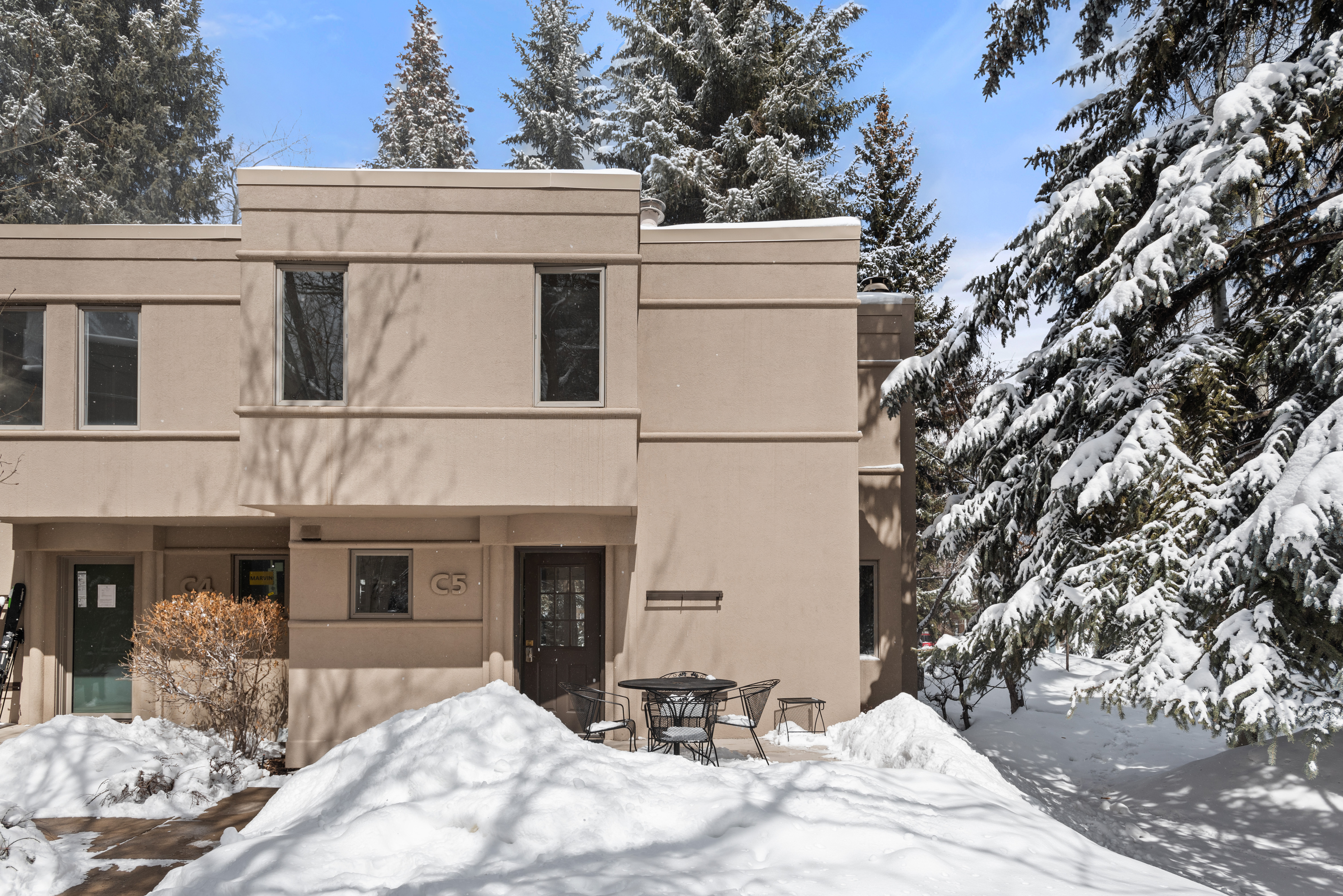 Aspen Villa just minutes from downtown and on the free shuttle route