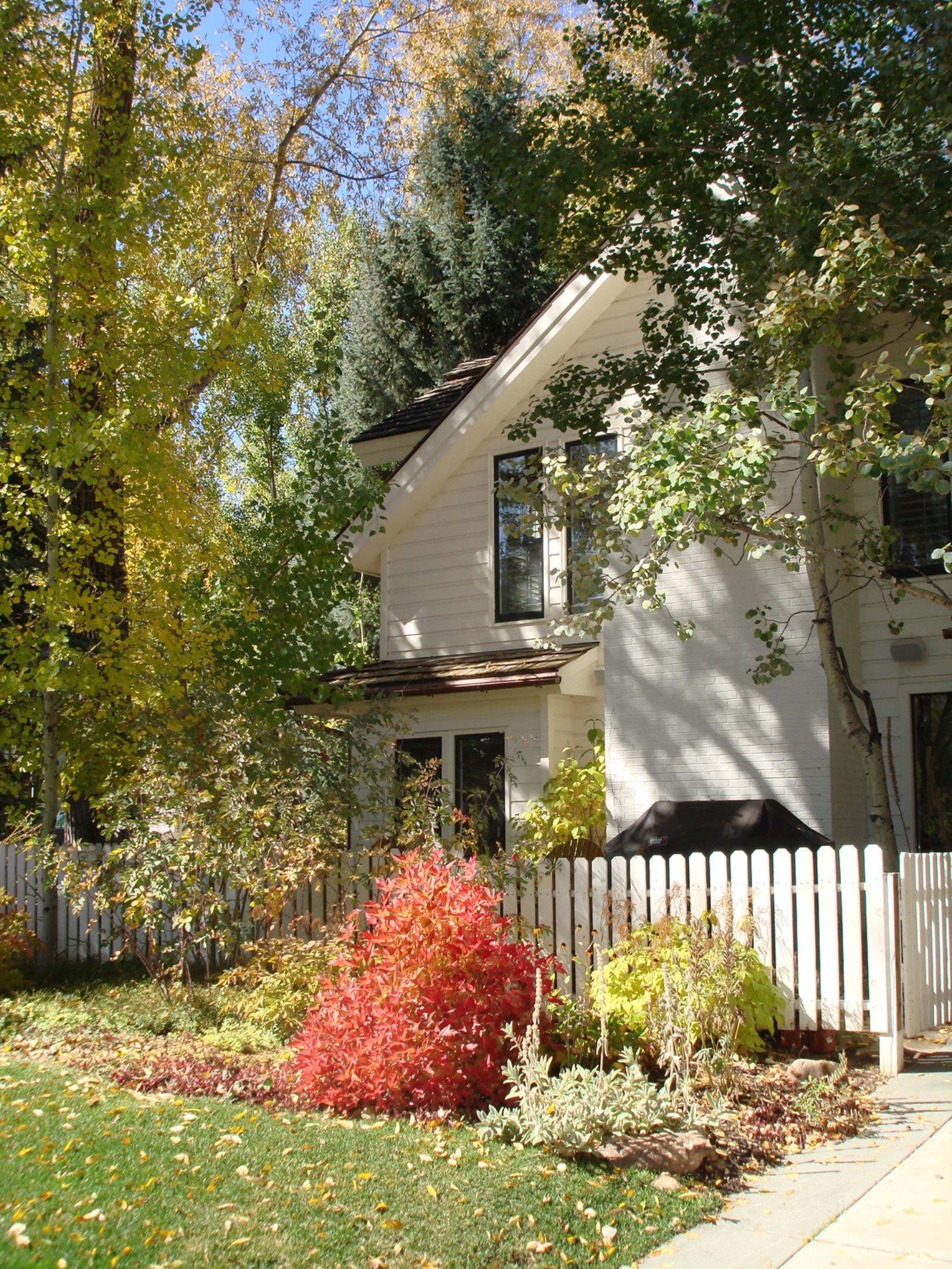 Charming 4 BR Cottage in West End a few blocks from the Music Tent
