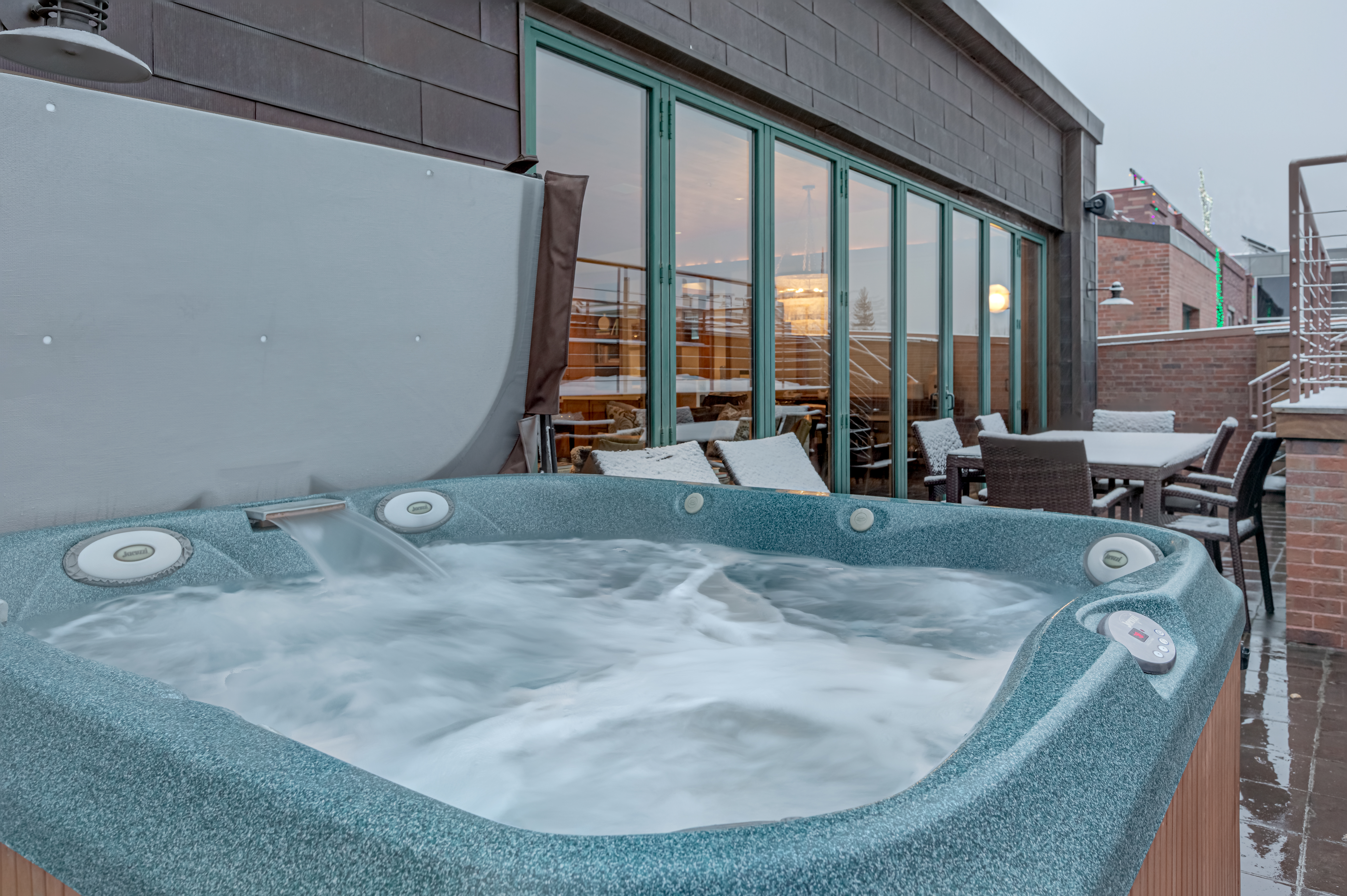 Rooftop Hot Tub. 