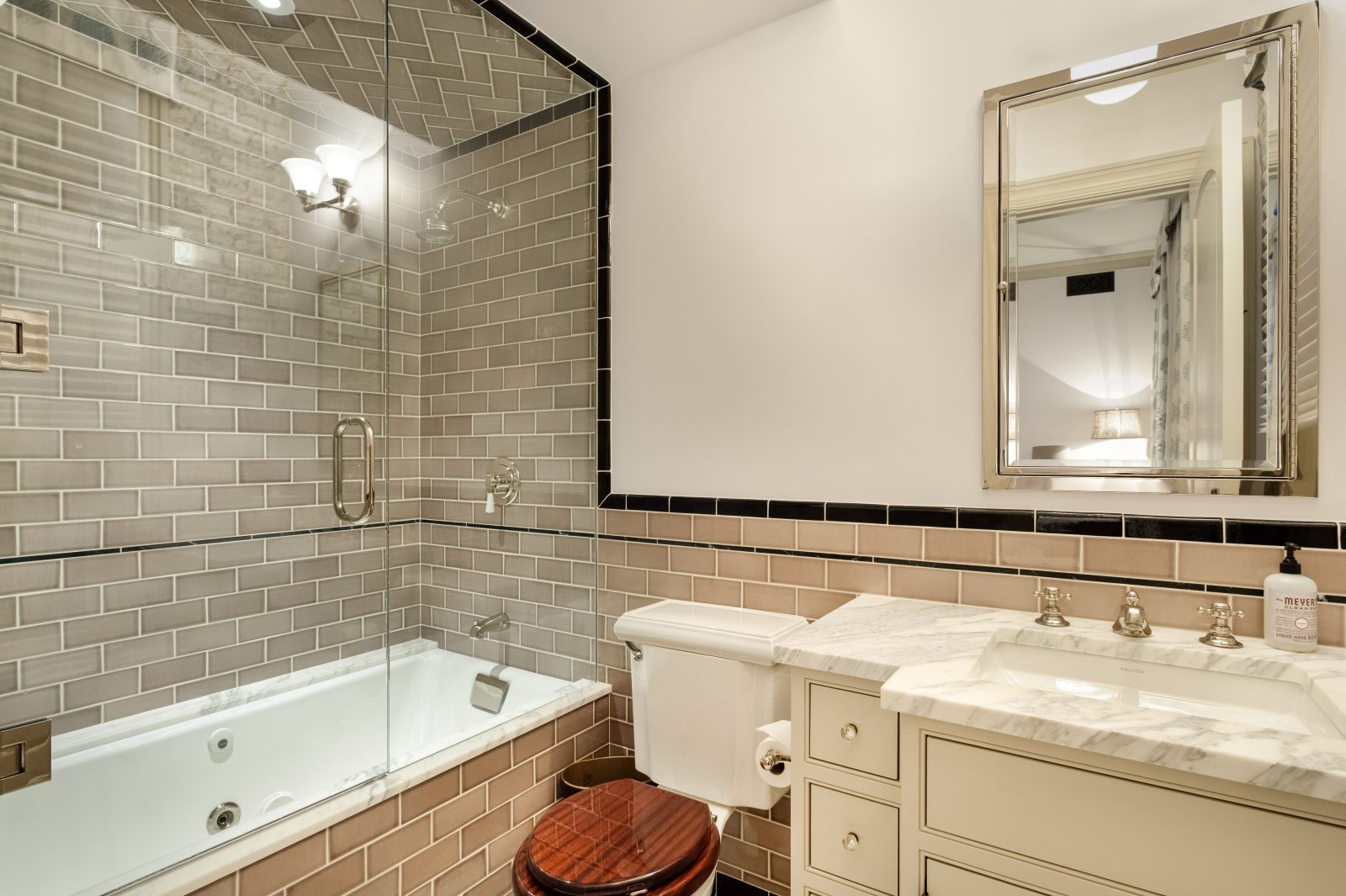 Bathroom with bathtub. 