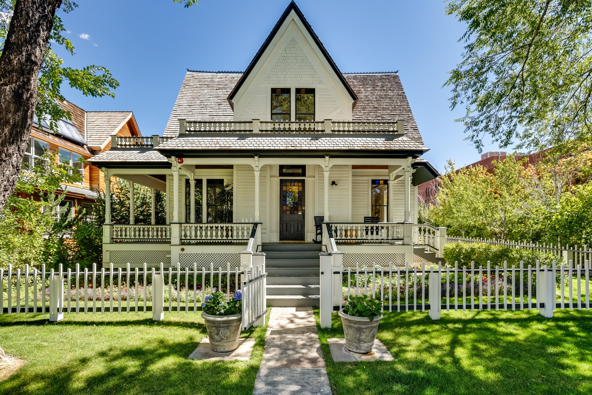 The Monarch House - Luxury Victorian 