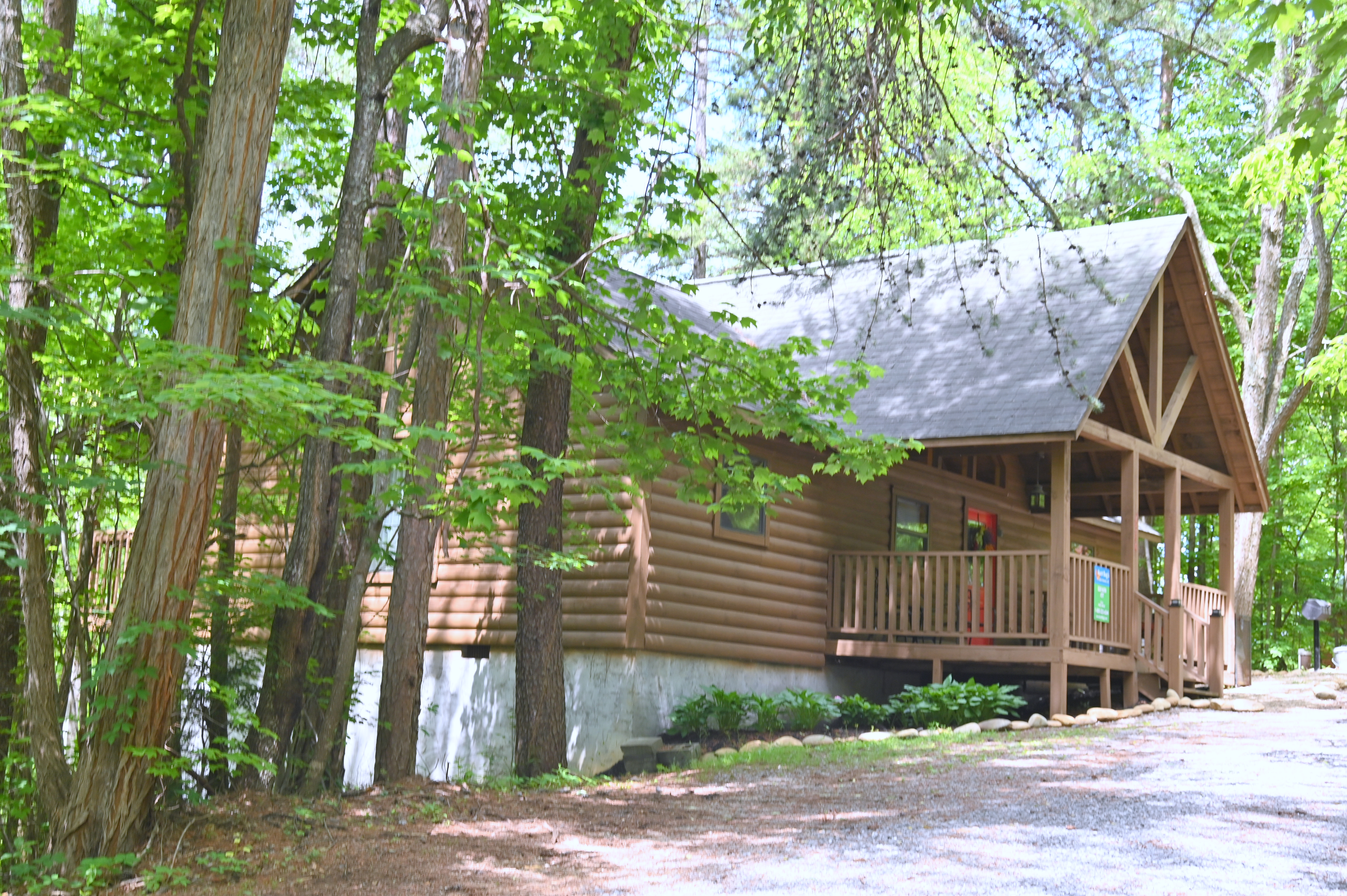 Cottage In The Pines #297 2 Bedroom Pet Friendly Cabin between Gatlinburg and Pigeon Forge with Hot Tub
