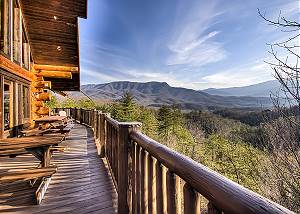 Amazing Views, close to Gatlinburg, and huge living spaces! 