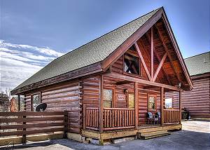 NEW 2BR Cabin within 5 Miles of Pigeon Forge w/ WIFI Pool Access Views & more