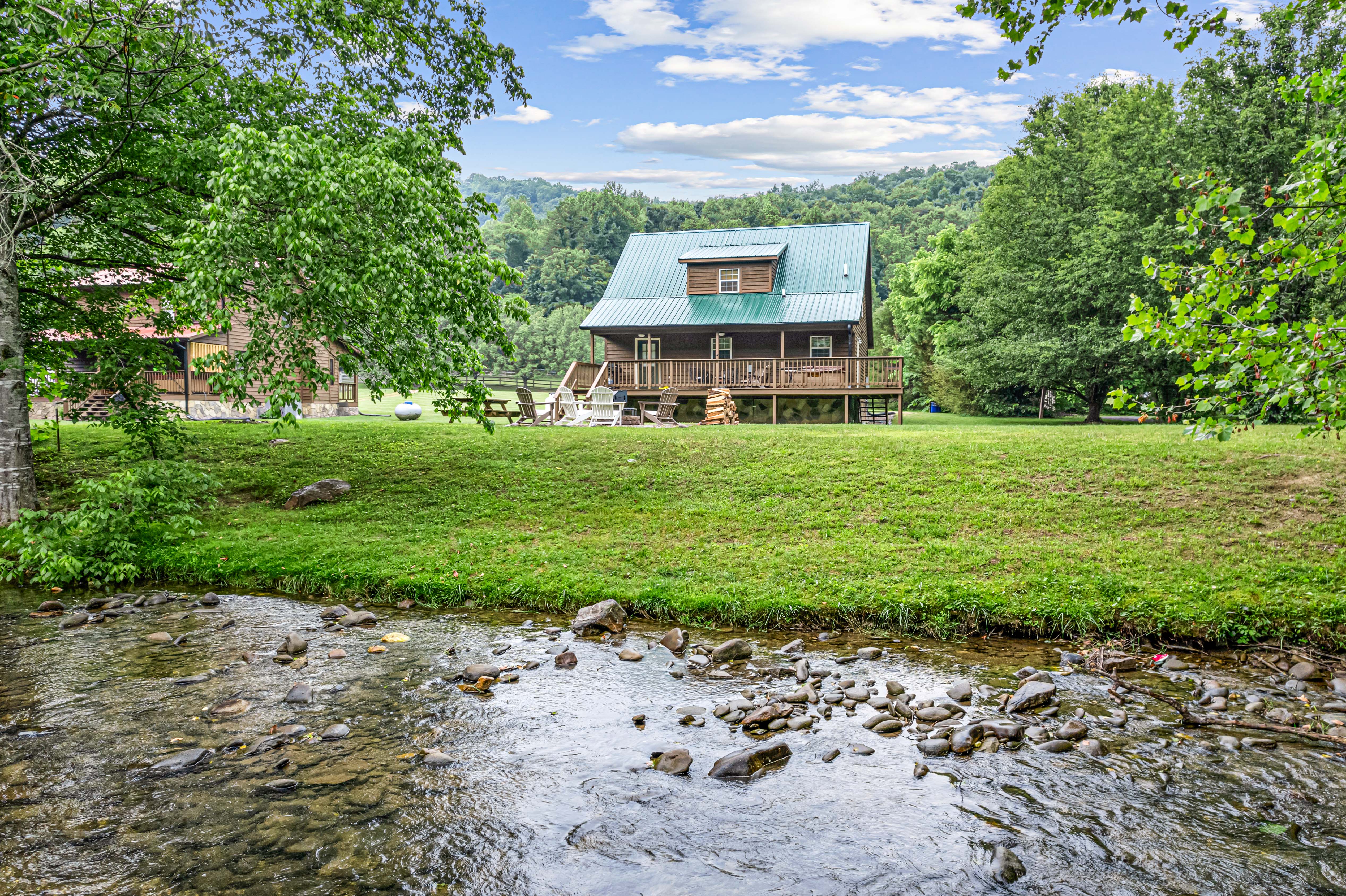 Creekside #3580 Creekside: This Cabin is All That and a Bag of Chips... by the Creek!