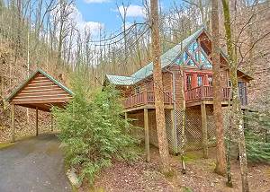 Creekside Log Cabin on four acres with hot tub, stream, and arcade game!