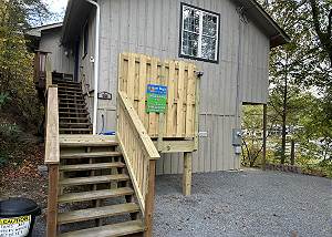 Affordable Creekside Wears Valley Cottage with private hot tub and wifi!