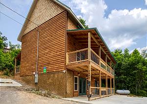 New Gatlinburg Cabin with Mountain Views, Arcade Game, Indoor Pool, Theater!