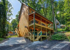 NEW Gatlinburg Lodge with Private Indoor Pool, Car Charger, AI Arcade Pinball