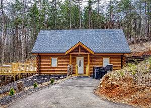 A spectacular, secluded 3 Bedroom log cabin in the Great Smoky Mountains!