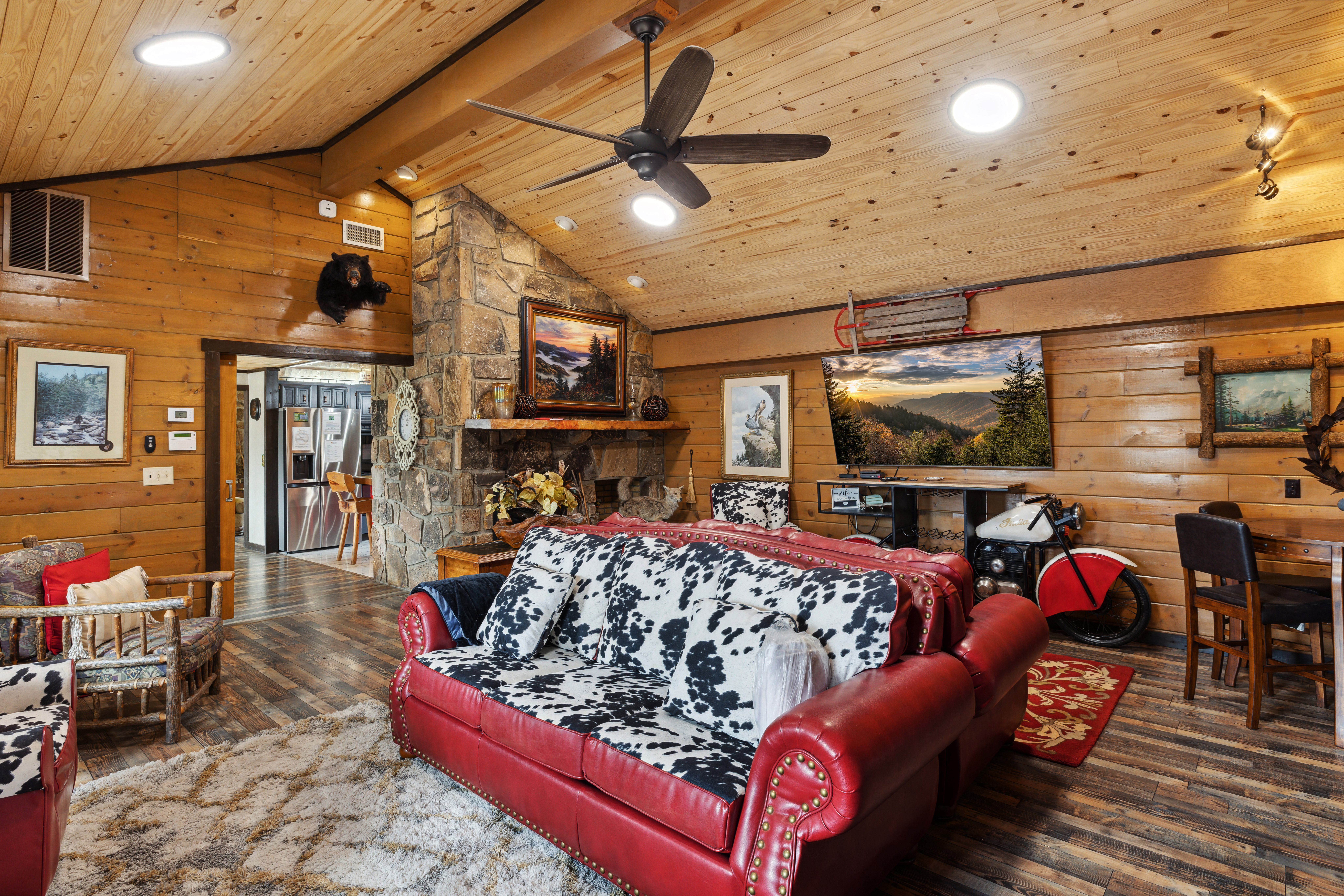 Buckhorn Lodge #3115  Wow! Historic Charm Meets Family Fun at Buckhorn Lodge in Gatlinburg!
