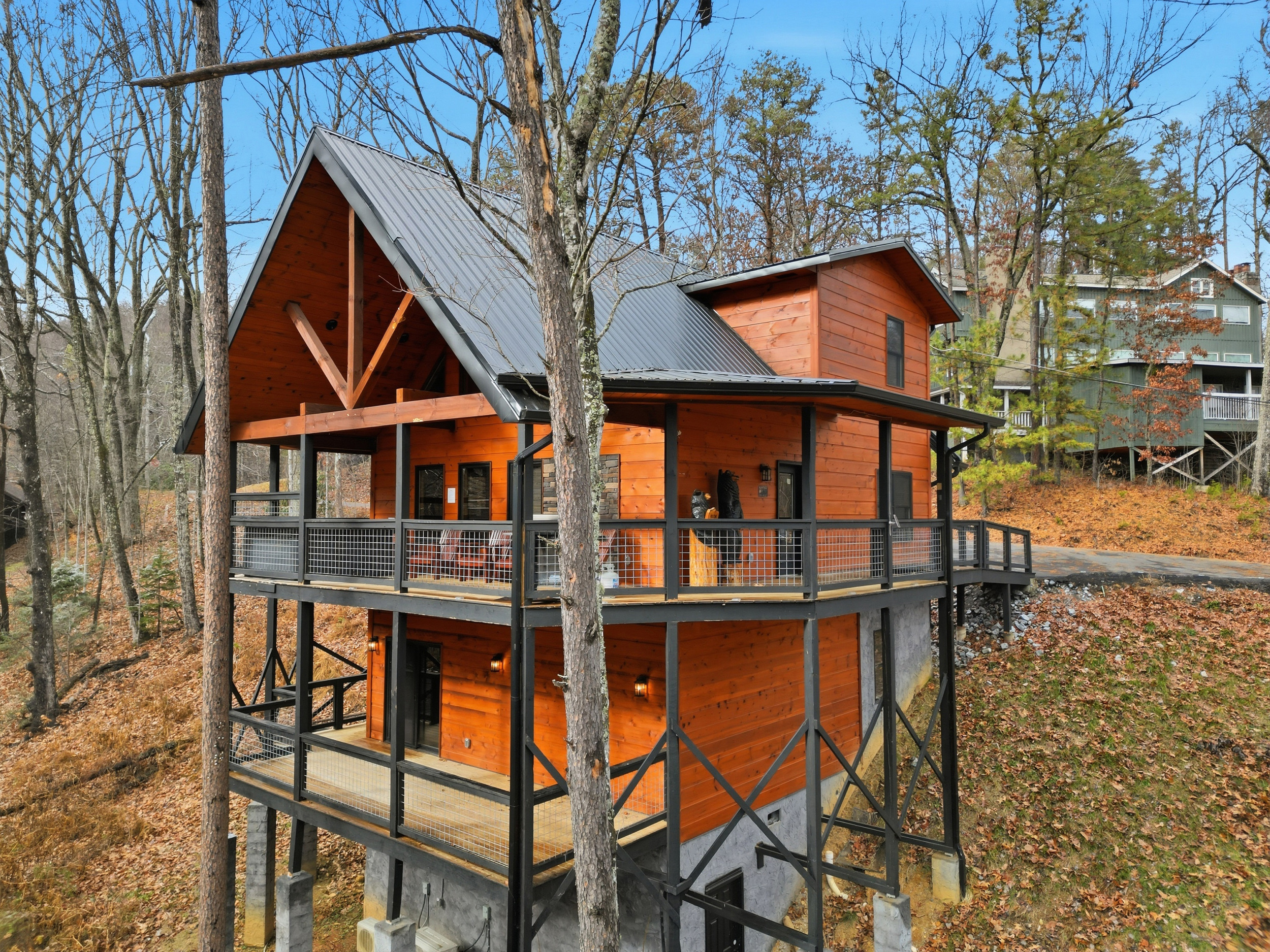 Falcon Crest #3104 Fly High in Gatlinburg - 3BR Cabin with Hot Tub & Rustic Elegance!