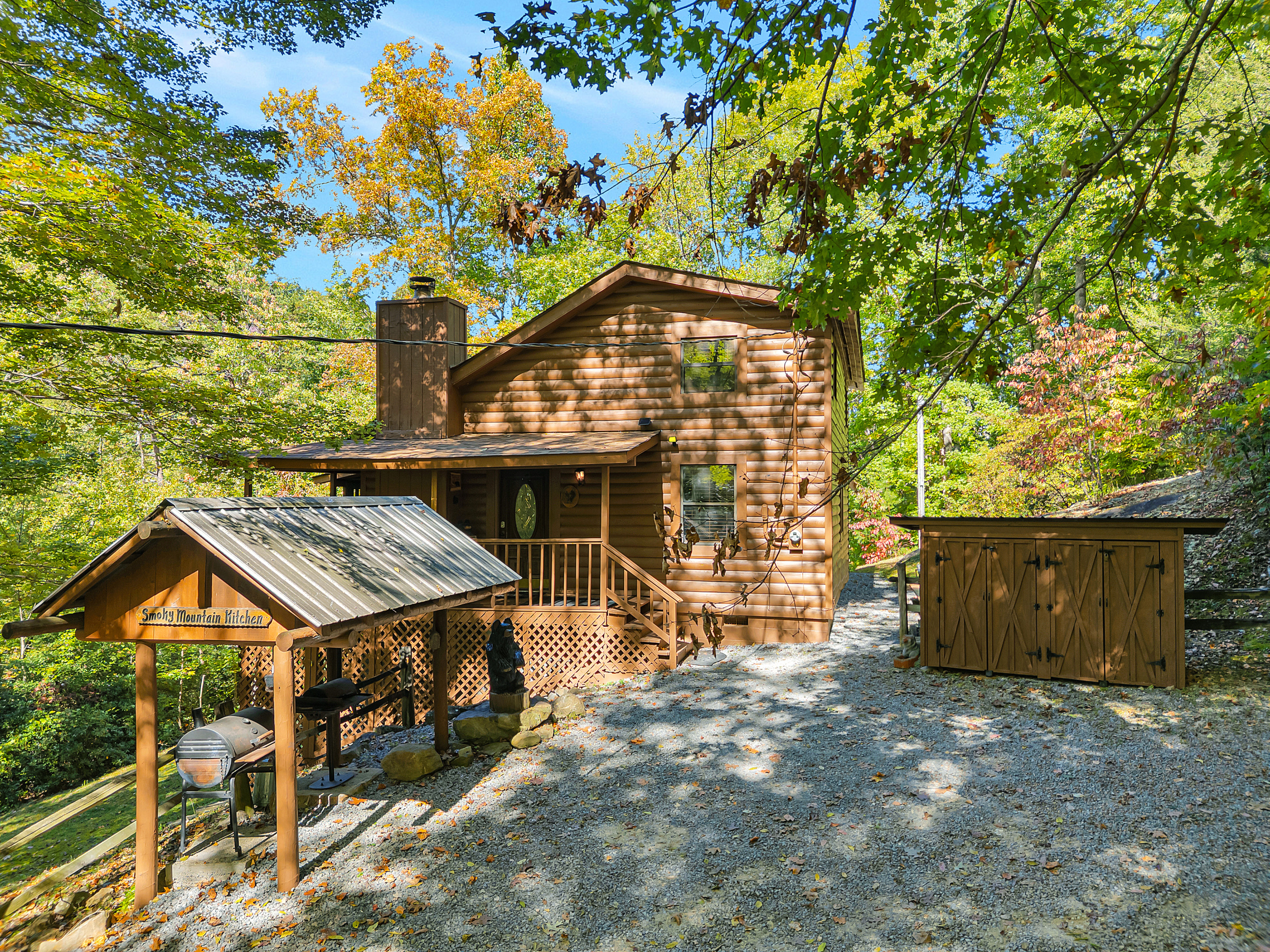 Mountain Laurel #315 3 BR Dollywood Cabin - Hot Tub, Foosball, Air Hockey, Covered Deck! 