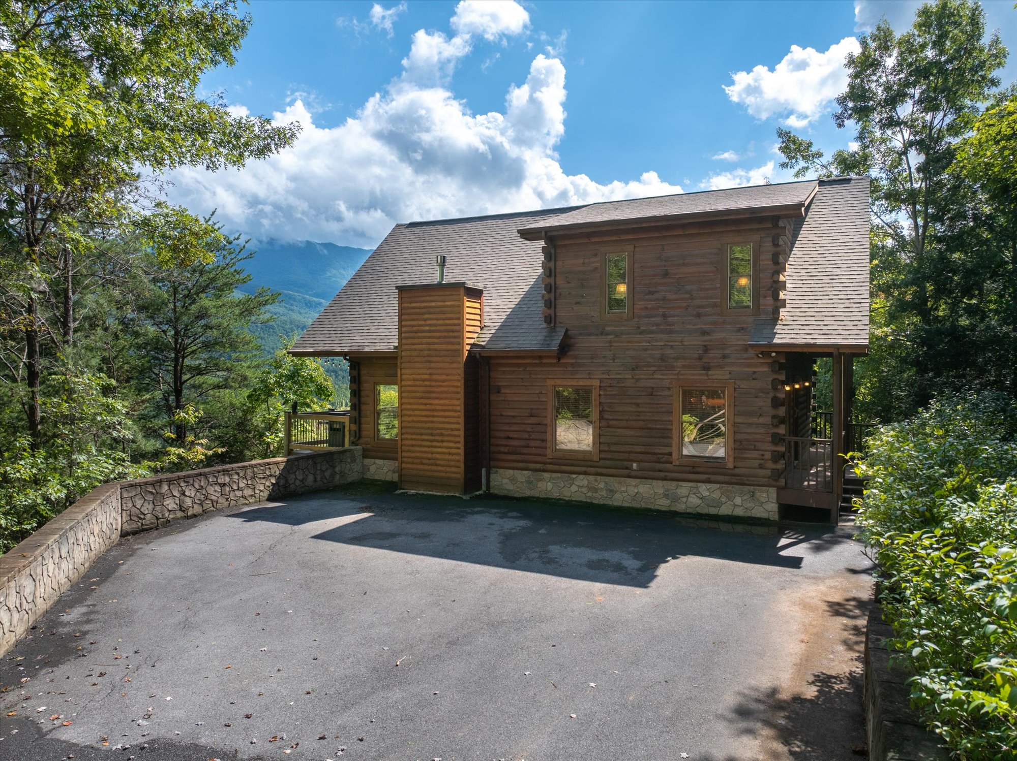 Three Little Bears Lodge #445 3 Little Bears Lodge 4 Bedroom 3700 Sq Ft Cabin w/Game Room Hot Tub and Views