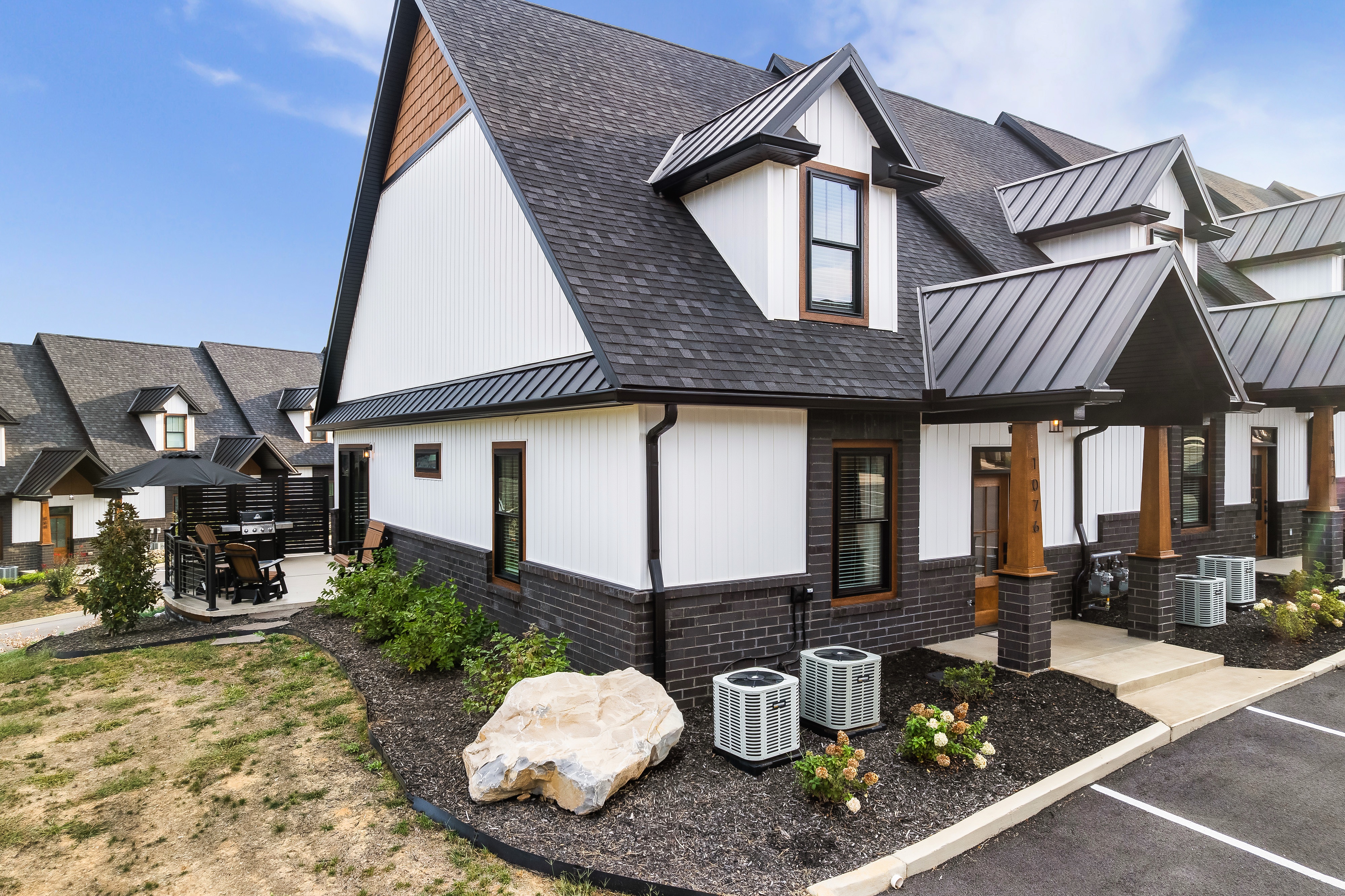 The Hangout #384 The Hangout. Fantastic modern, new three bedroom townhome!