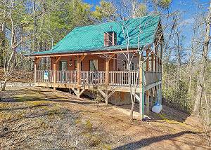 Above The Falls #144 Smoky Mountain Cabin! Secluded Retreat with Waterfall Sounds
