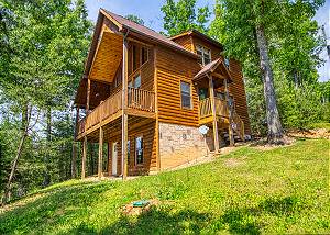 Smoky Mountain Log Cabin Rental with Panoramic Mountain View and Hot Tub
