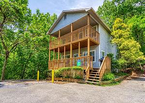 Angel's Roost #1320 Two Bedroom Gatlinburg Chalet with Mountain Views, Pool Table and Hot Tub