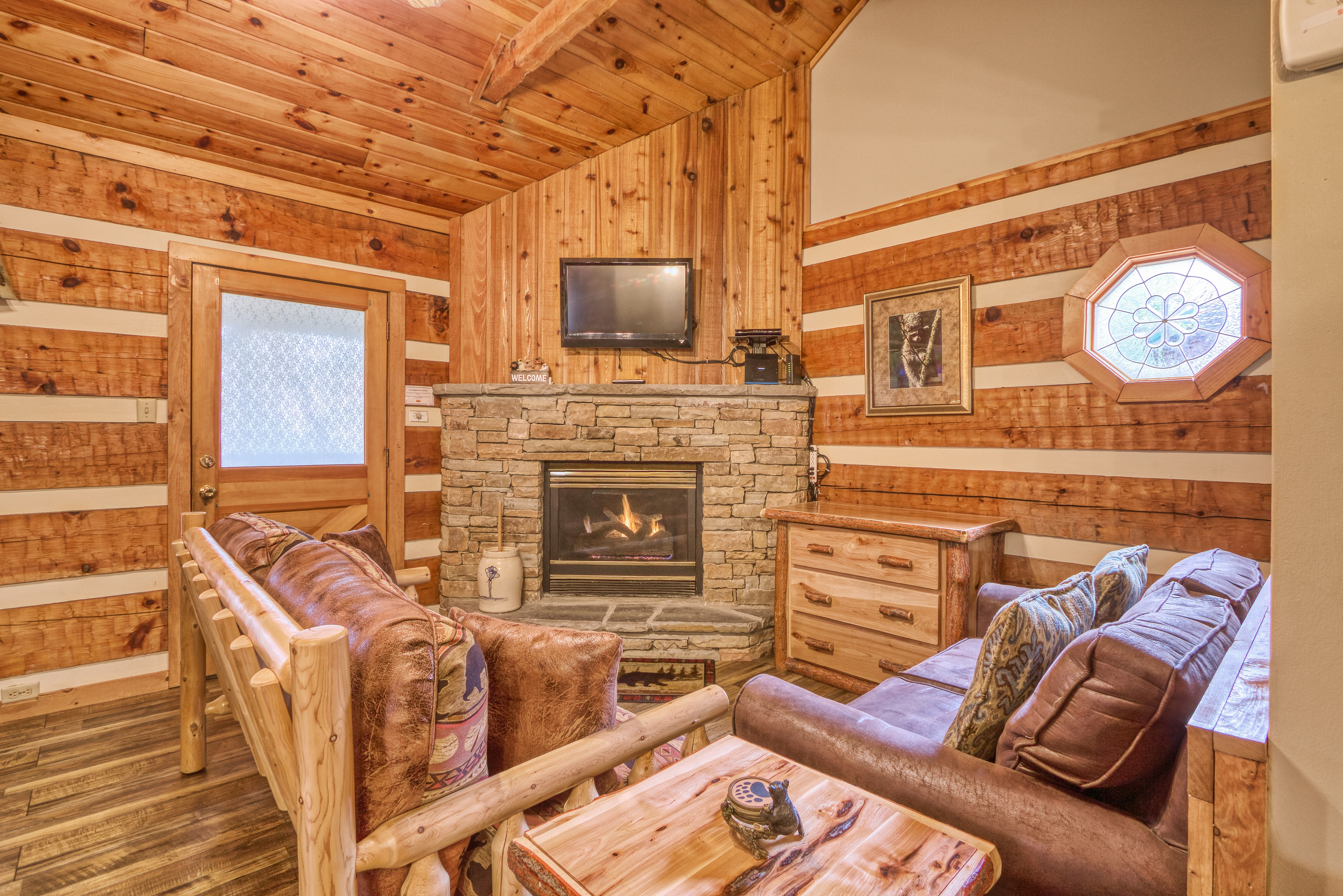 This log home has it all for your comfort and relaxation in Gatlinburg, Tennessee