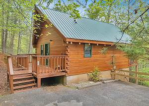 Foxy Lady #1531 Foxy Lady: You'll Be Slyly Satisfied with This Smoky Mountain Escape!