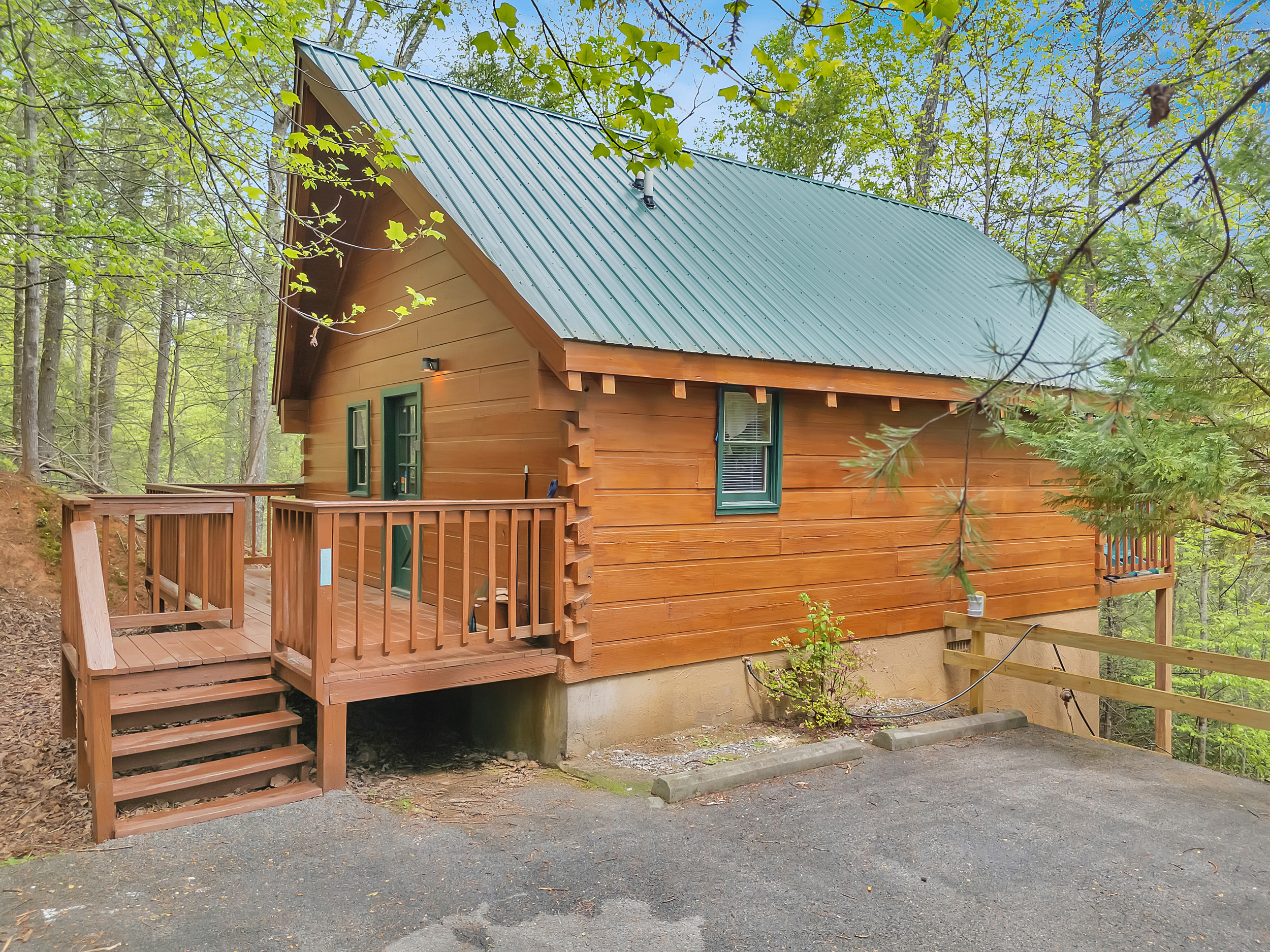 Foxy Lady #1531 Foxy Lady: You'll Be Slyly Satisfied with This Smoky Mountain Escape!
