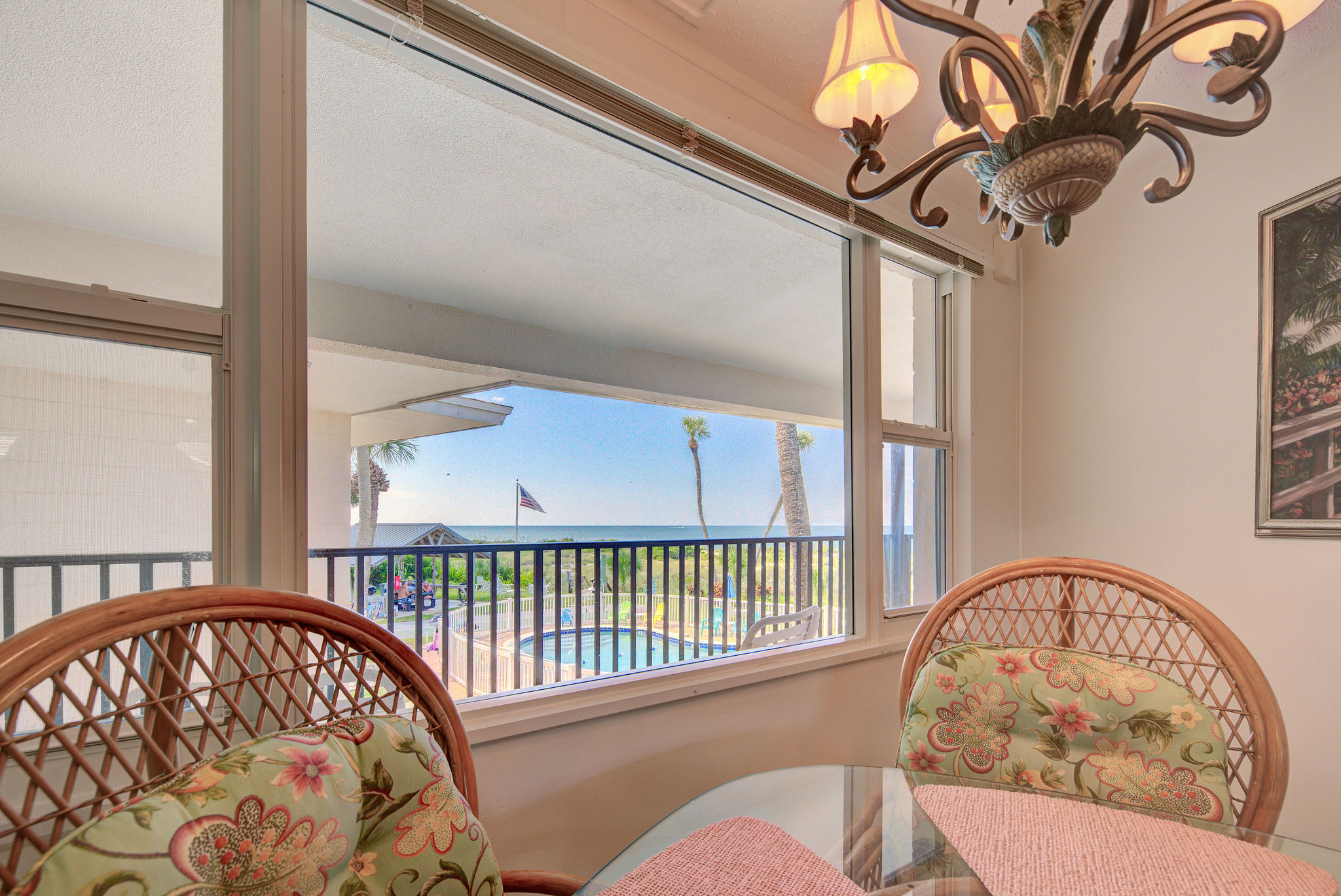 Unit 16 - 1 Bedroom - Second Floor [2 Queen]