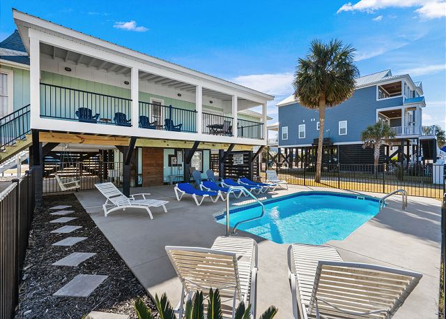 AfterMath: Walkable Garden City Beach Rental w/ Pool & Deck