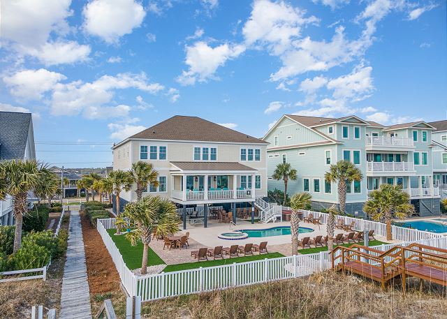 New! The Pressian: Oceanfront, Private Pool & Hot Tub