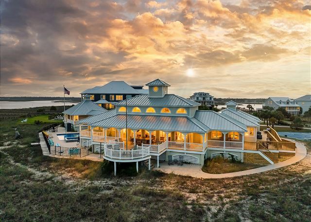 Alpha At The Point: Oceanfront, Private Pool & Hot Tub, Breathtaking Views