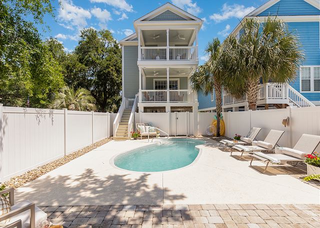 Heads Carolina: Private Pool Oasis + Steps to Beach!